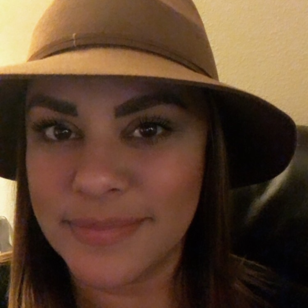 Meet your Posher, Cristina